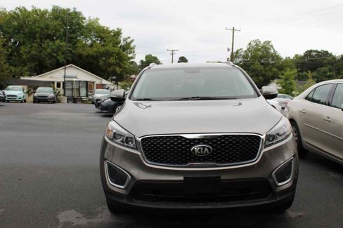 Used 2018 Kia Sorento LX image 2