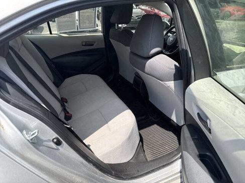 Used 2022 Toyota Corolla LE image 9