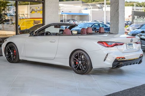 Used 2022 BMW M440i Convertible w/ Premium Package image 11