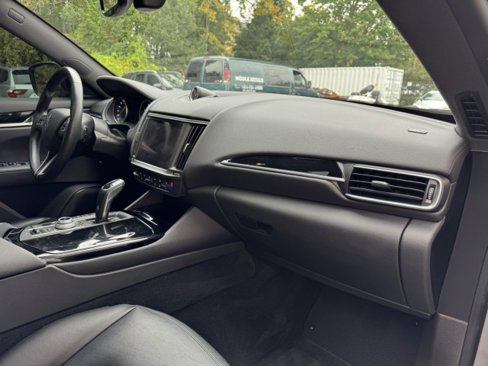 Used 2022 Maserati Levante GT image 31