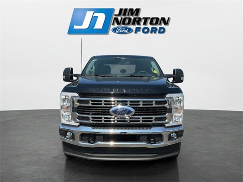 New 2025 Ford F250 XLT w/ FX4 Off-Road Package image 8
