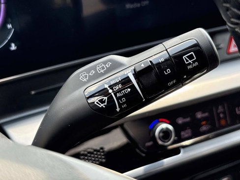 Used 2025 Kia Sportage EX image 27
