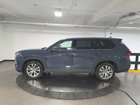 Used 2024 Toyota Grand Highlander Limited image 4