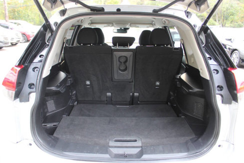 Used 2020 Nissan Rogue SV image 14