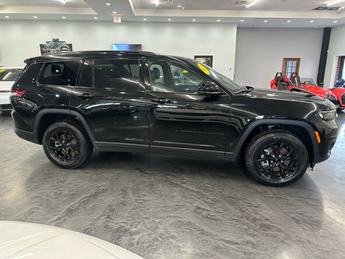 Used 2024 Jeep Grand Cherokee L Laredo image 4
