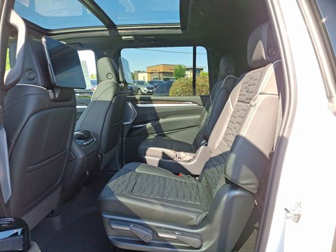 New 2025 Cadillac Escalade ESV Sport Platinum w/ LPO, ONYX Package image 5