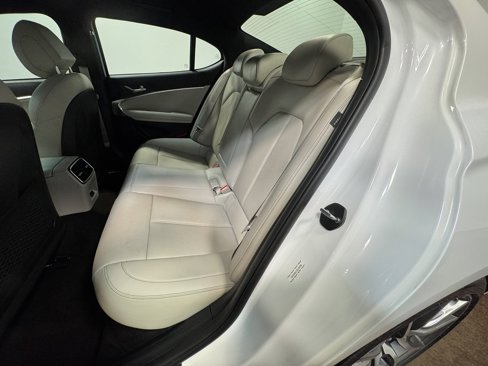Used 2025 Genesis G70 2.5T image 8