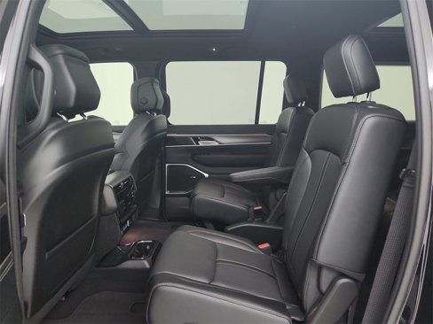 New 2025 Jeep Wagoneer L Series II w/ Premium Group I image 32