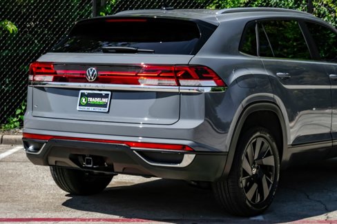 Used 2024 Volkswagen Atlas Cross Sport SE w/ Panoramic Sunroof Package image 16