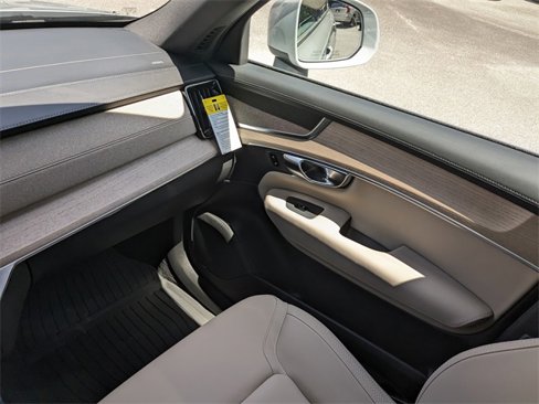 New 2026 Volvo XC90 B5 Plus image 18