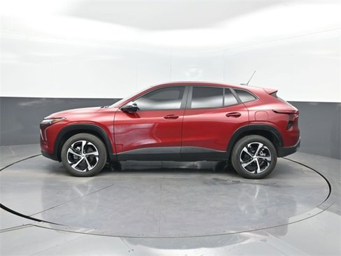 Used 2025 Chevrolet Trax RS w/ Driver Confidence Package image 2