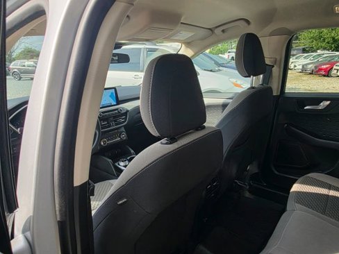 Used 2020 Ford Escape SE image 17