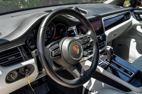Used 2024 Porsche Macan w/ Premium Plus Package image 24