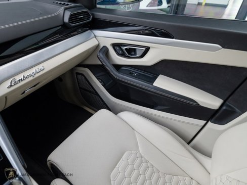 Used 2021 Lamborghini Urus image 36