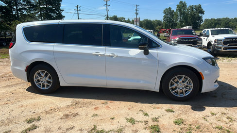 New 2026 Chrysler Voyager LX image 7