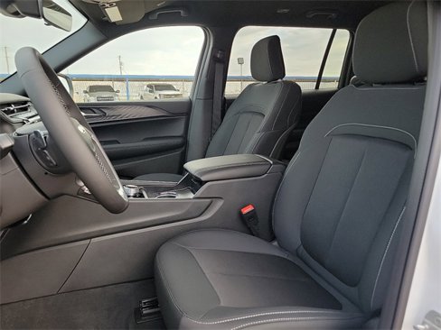 New 2025 Jeep Grand Cherokee L Laredo image 12