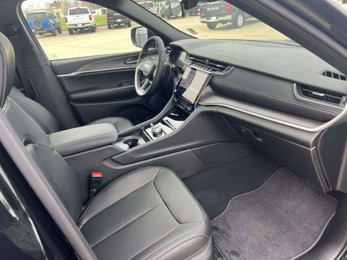 New 2025 Jeep Grand Cherokee L Limited image 16