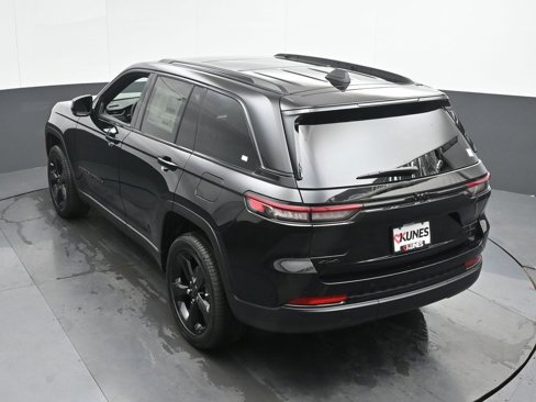 New 2025 Jeep Grand Cherokee Limited image 37