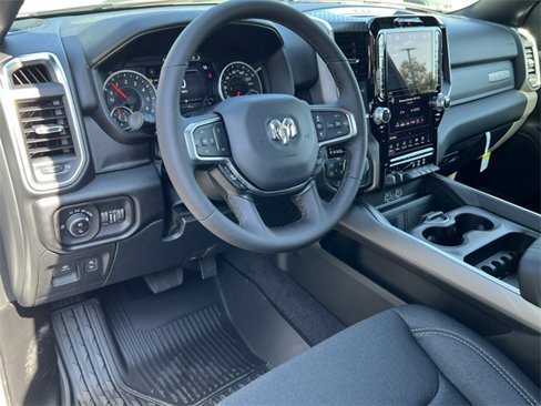 New 2026 RAM 1500 4x4 Crew Cab image 17