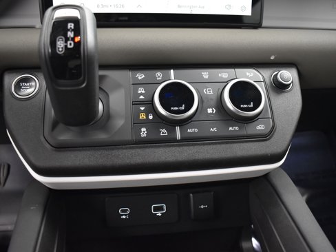 Used 2023 Land Rover Defender 110 X-Dynamic SE image 12