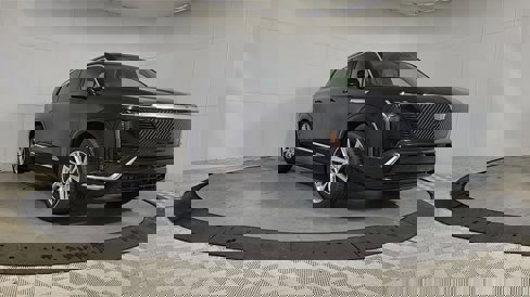 New 2026 Cadillac Vistiq Luxury w/ LPO, Floor Liner Package image 11