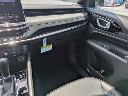 Used 2025 Jeep Compass Latitude w/ Convenience Group image 18