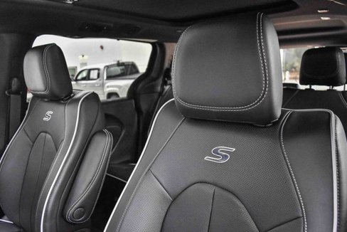 New 2026 Chrysler Pacifica Limited w/ S Appearance Package image 24