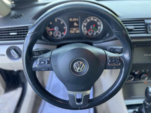 Used 2014 Volkswagen Passat TDI SE image 19