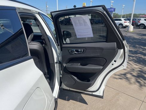 Certified 2025 Volvo XC60 B5 Plus image 31