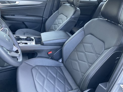 Used 2024 Volkswagen Atlas Cross Sport SE image 29