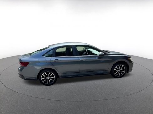 Used 2025 Volkswagen Jetta SE image 16