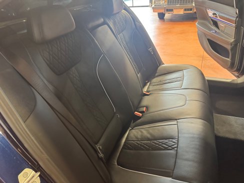 Used 2021 BMW 750i xDrive w/ Executive Package image 28