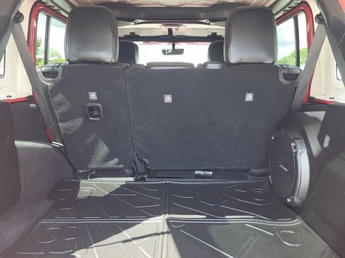 Used 2021 Jeep Wrangler Unlimited Sahara w/ Uconnect 4C Nav & Sound Group image 11