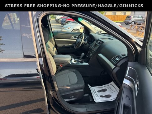 Used 2017 Ford Explorer XLT image 37