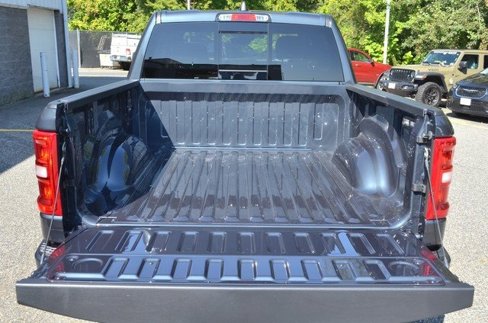New 2025 RAM 1500 4x4 Crew Cab image 33