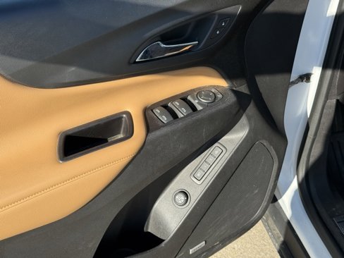Used 2018 Chevrolet Equinox Premier image 11