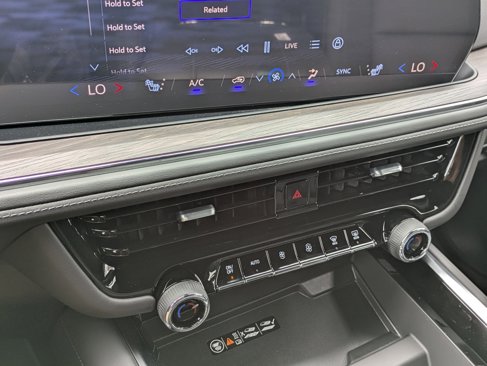 New 2026 Chevrolet Suburban LT image 18