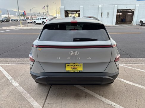 Used 2025 Hyundai Kona SEL image 5
