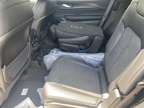New 2025 Jeep Grand Cherokee L Altitude image 40