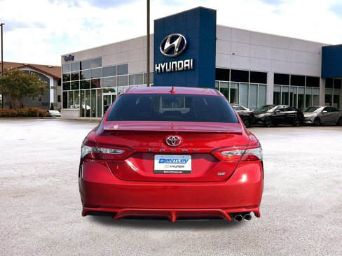 Used 2019 Toyota Camry SE image 4