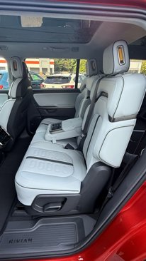 Used 2025 Rivian R1S Adventure image 41