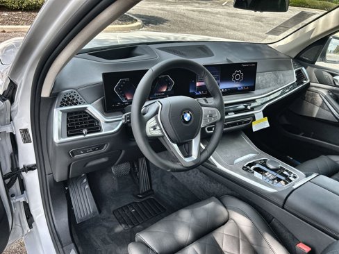 New 2026 BMW X7 xDrive40i w/ Premium Package image 12
