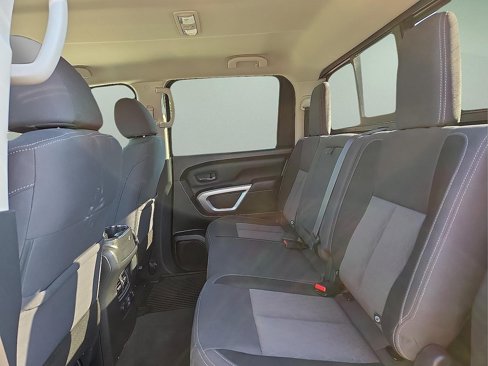 Used 2021 Nissan Titan SV w/ SV Convenience Package image 10