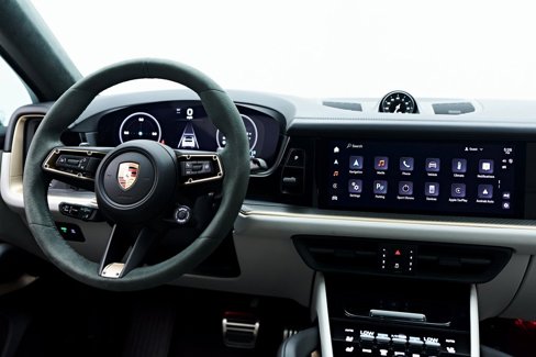 Used 2025 Porsche Cayenne GTS image 60