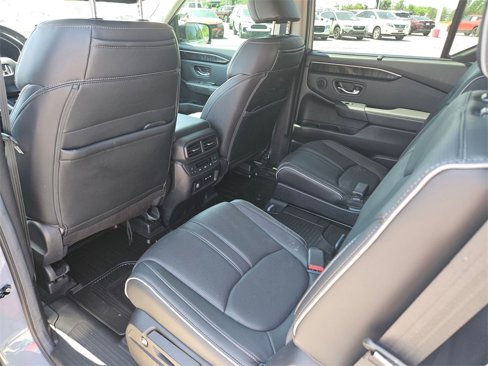 Used 2025 Honda Pilot Elite image 12