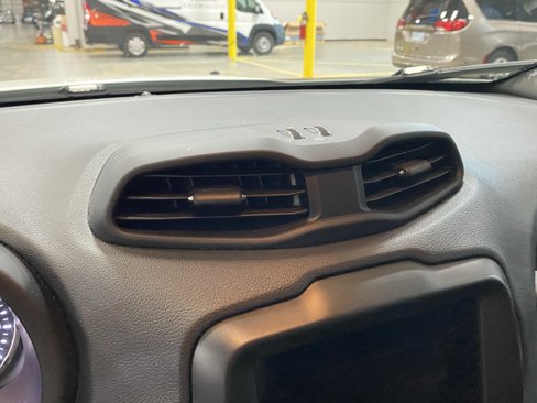 Used 2023 Jeep Renegade Altitude image 22