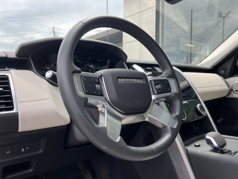 Used 2024 Land Rover Discovery S image 20