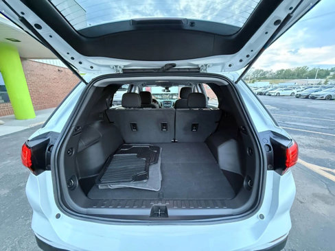 Used 2023 Chevrolet Equinox LT image 16
