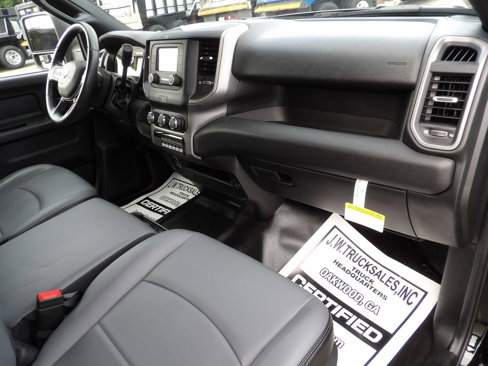 Used 2024 RAM 3500 Tradesman w/ Chrome Appearance Group image 39