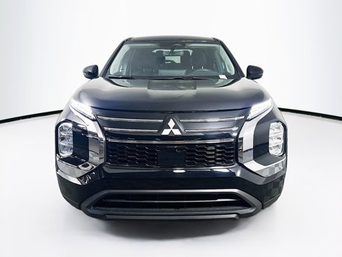 Used 2025 Mitsubishi Outlander ES image 2